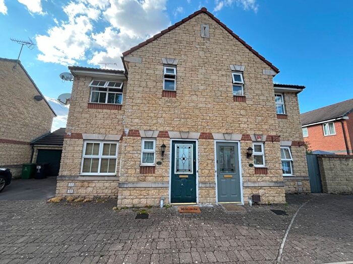3 Bedroom Semi Detached House To Rent In St. Austell Way, Swindon, SN2