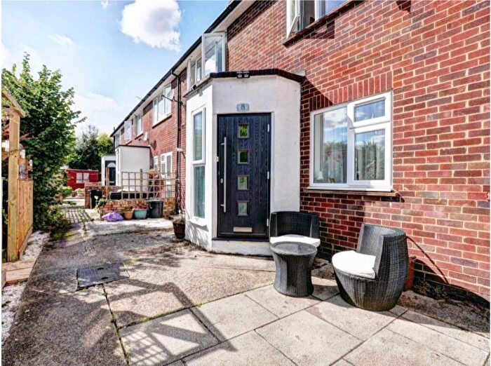 2 Bedroom Maisonette For Sale In Station Road, Marlow, SL7