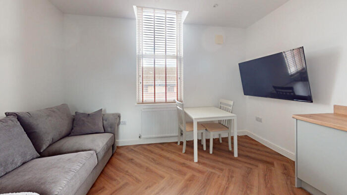 1 Bedroom House To Rent In The Grove, Nottingham, NG7