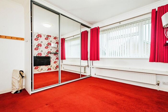 2 Bedroom Bungalow For Sale In Burrell Avenue, Lancing, BN15