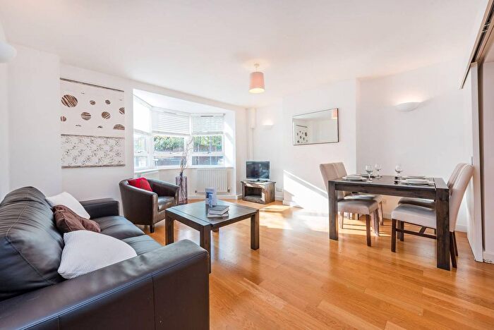 3 Bedroom Flat To Rent In Kew Bridge Court, Kew Bridge, London, W4