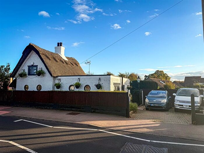 2 Bedroom Detached House For Sale In White Thatch, St. Johns Road, Clacton-On-Sea, Essex, CO16