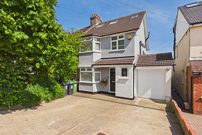 4 Bedroom Semi-Detached House For Sale In Deaconsfield Road, Hemel Hempstead, HP3
