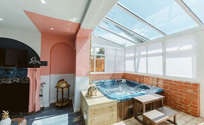 3 Bedroom Detached House For Sale In Cable Street, London, E1W