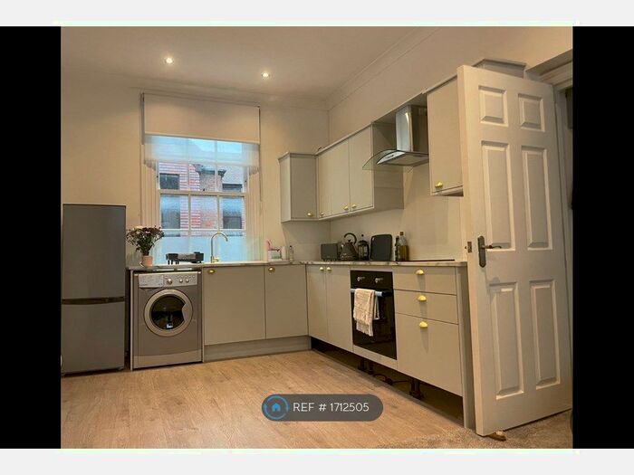 2 Bedroom Flat To Rent In London Road, Newbury, RG14