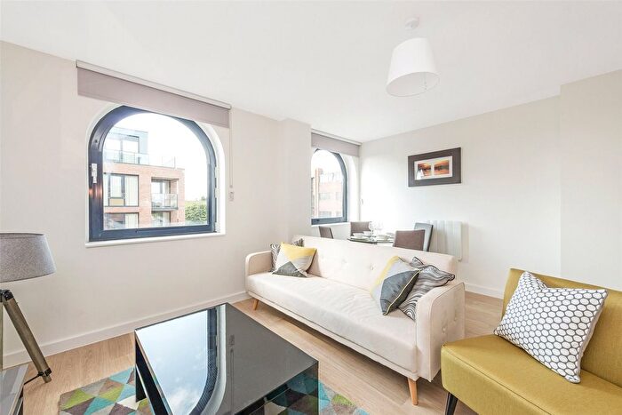 1 Bedroom Flat To Rent In High Road, Finchley, N12