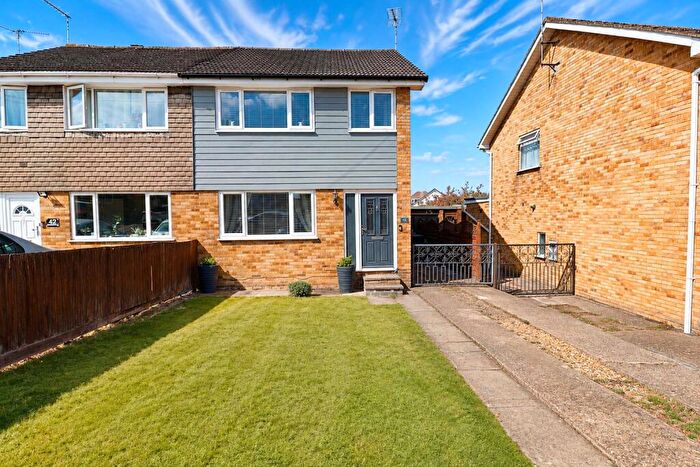 3 Bedroom Semi-Detached House For Sale In Masefield Drive, Rushden, Northamptonshire, NN10