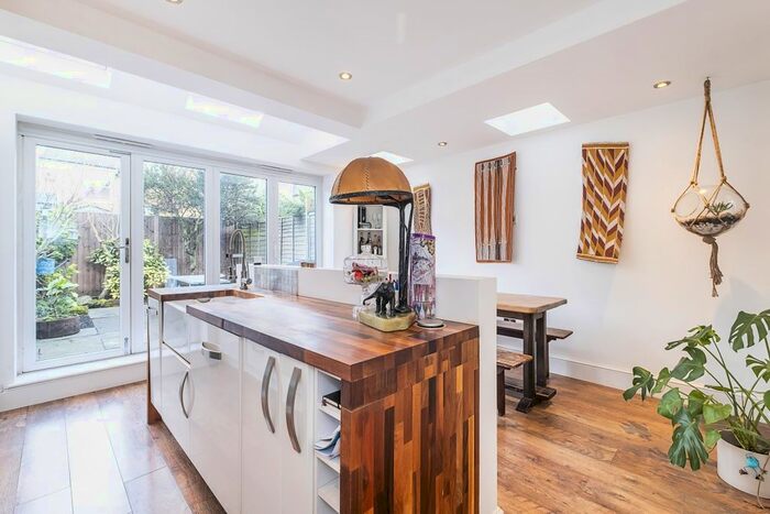 1 Bedroom Flat To Rent In Ravensbury Road, London, SW18