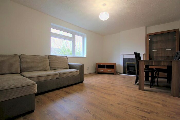 2 Bedroom Flat To Rent In Tottenhall Road, London, N13