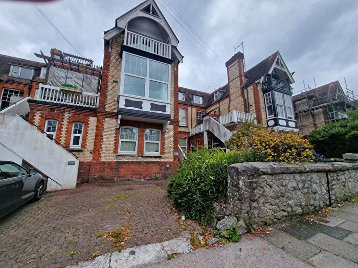 4 Bedroom Flat To Rent In Queens Gate, PL4