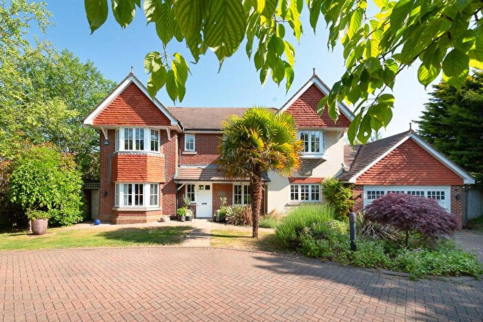 4 Bedroom Detached House To Rent In Craddocks Close, Ashtead, KT21