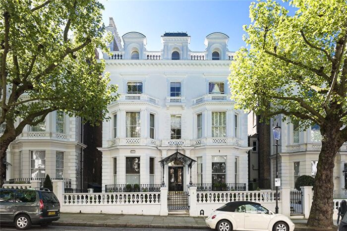 2 Bedroom Flat For Sale In Holland Park, London, W11