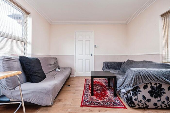 1 Bedroom Flat For Sale In Goldington Avenue, Bedford, Bedfordshire, MK40