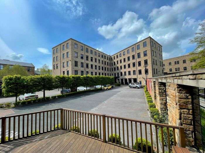 2 Bedroom Flat To Rent In Firth Street, Huddersfield, West Yorkshire, Uk, HD1