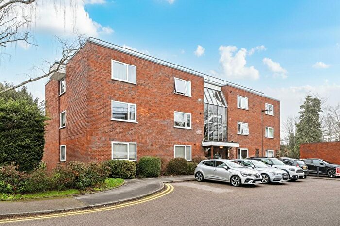 2 Bedroom Flat For Sale In Sutton Close, Beckenham, BR3