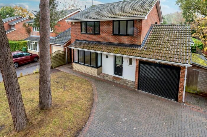 3 Bedroom Detached House To Rent In Windlesham, Surrey, GU20