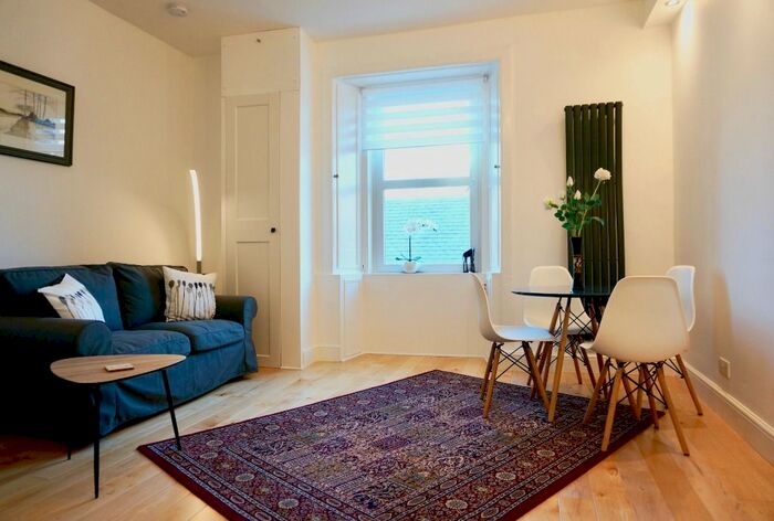 1 Bedroom Flat To Rent In West Park Place, Haymarket, Edinburgh, EH11