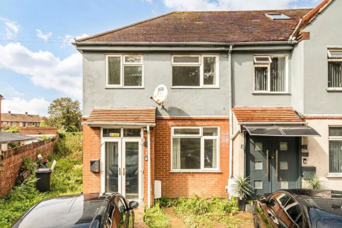 3 Bedroom End Of Terrace House For Sale In Hall Road, Isleworth, TW7