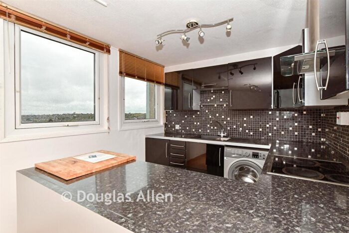 2 Bedroom Flat For Sale In Woodford Green, Woodford Green, Essex, IG8