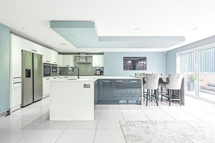 5 Bedroom Detached House For Sale In Wood Lane, Hockley, SS5