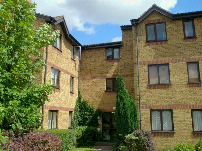 1 Bedroom Flat To Rent In Overton Drive, Chadwell Heath, RM6