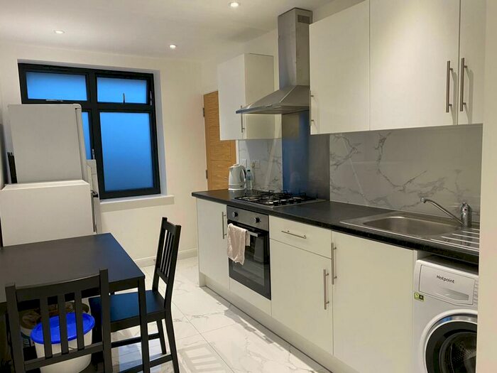 1 Bedroom Flat To Rent In Taunton Way, Stanmore, Middlesex, HA7