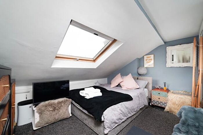 1 Bedroom Flat To Rent In Killyon Terrace, London, SW8