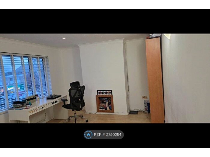 2 Bedroom Maisonette To Rent In Ashdown Road, Chandler's Ford, Eastleigh, SO53