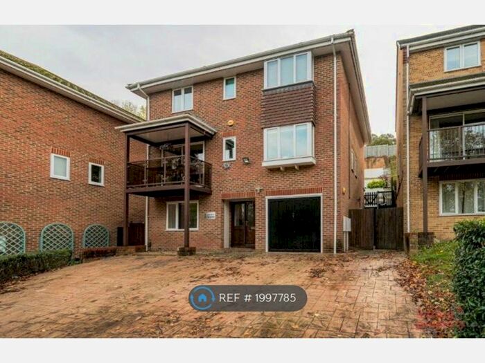 1 Bedroom Flat To Rent In Glenrhondda, Emmer Green, Reading, RG4