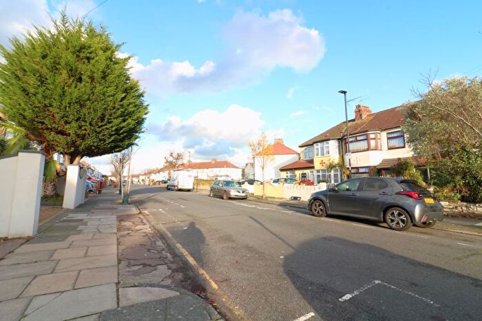 3 Bedroom Terraced House To Rent In Broadlands Avenue, Enfield, EN3