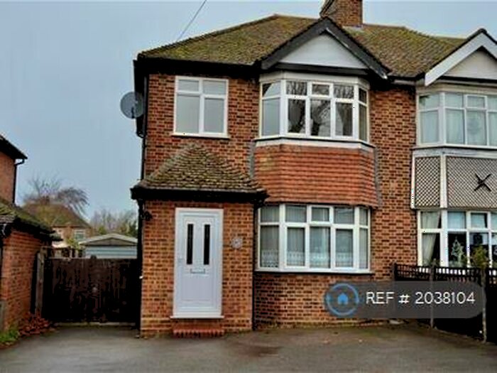 3 Bedroom Semi-Detached House To Rent In Hampden Road, Hitchin, SG4