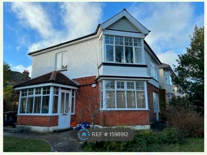 2 Bedroom Flat To Rent In Charminster Avenue, Bournemouth, BH9