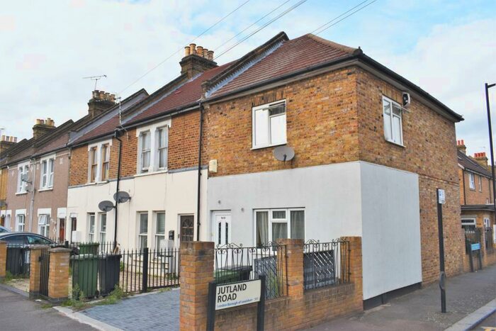 2 Bedroom Flat To Rent In Engleheart Road London, SE6
