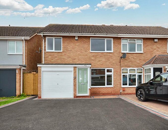 3 Bedroom Semi-Detached House To Rent In Lumsden Close, Walsgrave, Coventry, West Midlands, CV2