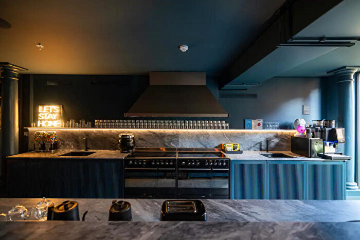 Studio To Rent In Brondesbury Park, Kilburn, Brent, London, NW6