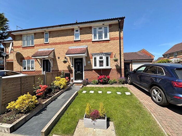 3 Bedroom Semi-Detached House For Sale In Orsett, RM16
