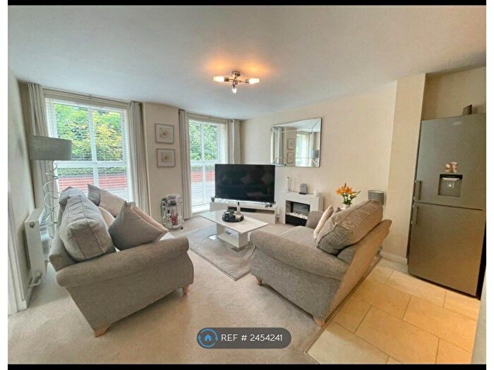 2 Bedroom Flat To Rent In Warwick Road, Solihull, B92