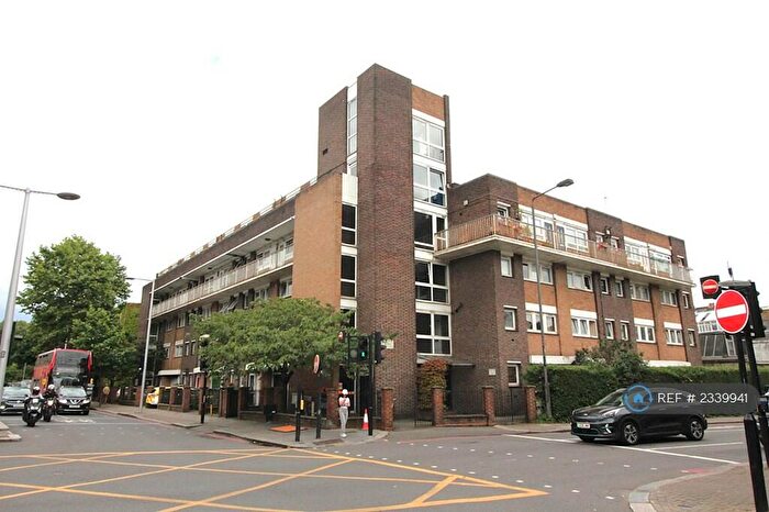 3 Bedroom Flat To Rent In Fulham Road, Chelsea, SW10