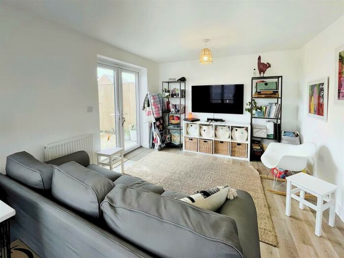 3 Bedroom Semi-Detached House To Rent In West End Lane, New Rossington, Doncaster, DN11