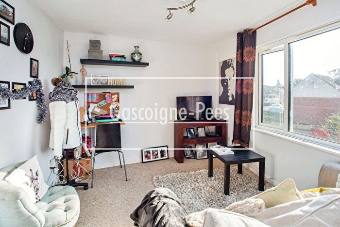 1 Bedroom Flat To Rent In Pankhurst Road, Walton-On-Thames, KT12