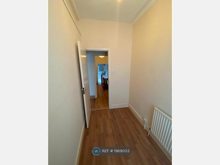 3 Bedroom Flat To Rent In Forest Gate, London, E7