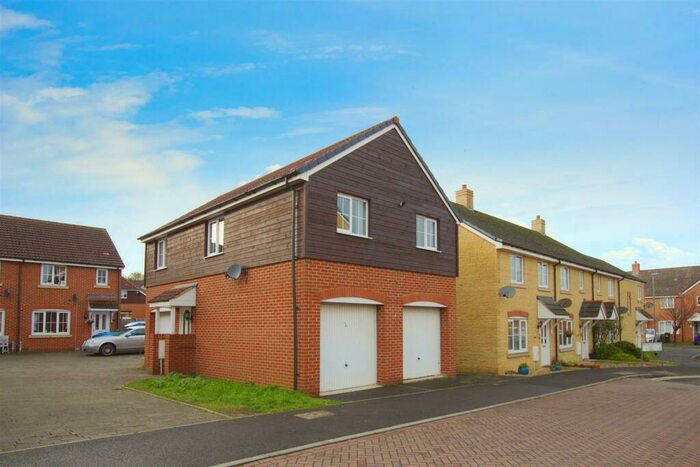 2 Bedroom Coach House To Rent In Cleveland Rd, Mouldon View, SN5