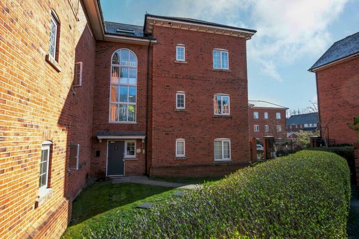 2 Bedroom Flat To Rent In Douglas Chase, Manchester, M26