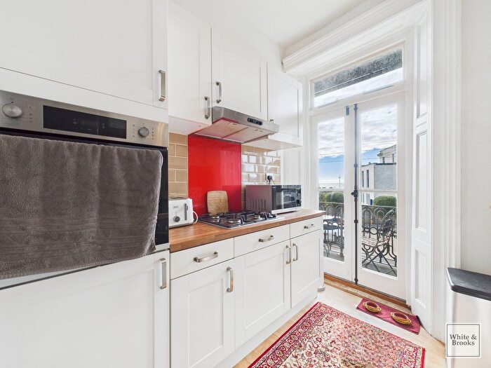 2 Bedroom Flat For Sale In West Street, Swansea House West Street, PO21