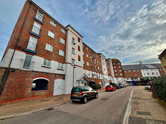 2 Bedroom Flat To Rent In Harbour Views, Bermuda Place, Eastbourne, BN23