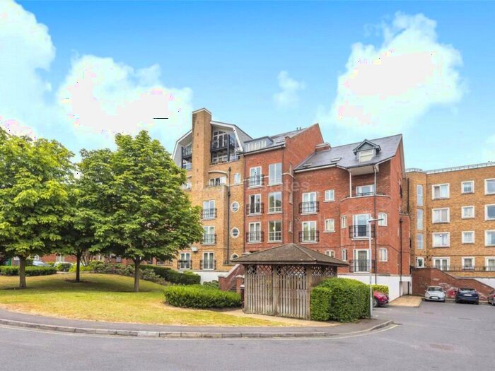 2 Bedroom Flat To Rent In Iliffe Close, Reading, RG1