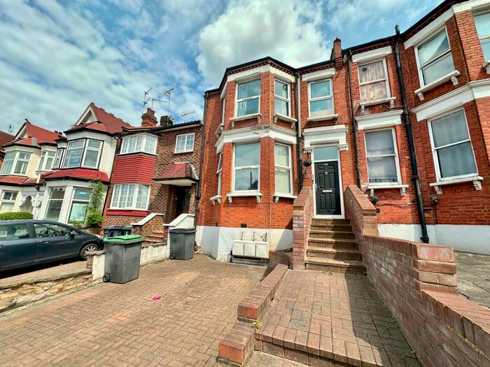 2 Bedroom Flat To Rent In Colney Hatch Lane, London, N10