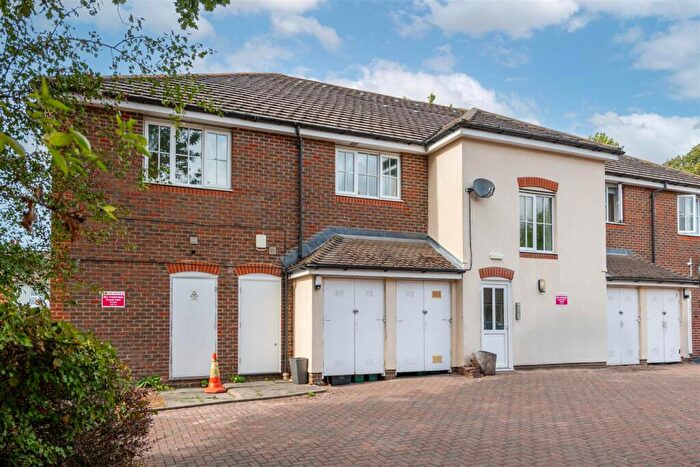 1 Bedroom Apartment For Sale In Priestlands Close, Horley, Surrey, RH6
