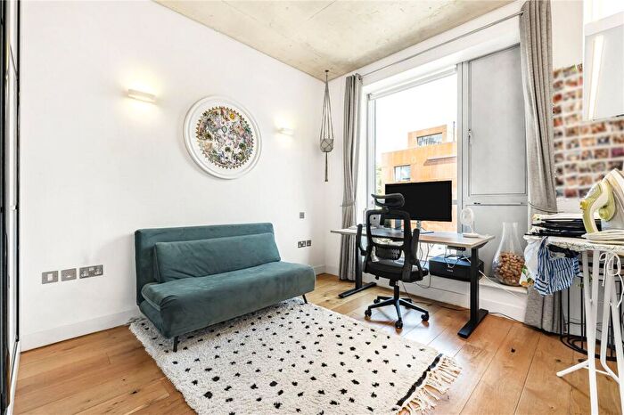 2 Bedroom Apartment To Rent In Whitmore Road, London, N1