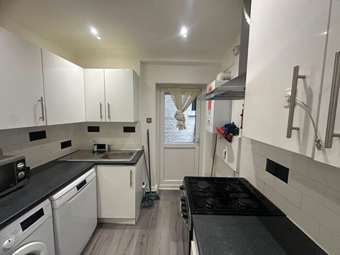 2 Bedroom Flat To Rent In Chicksand Street, Brick Lane, London, E1